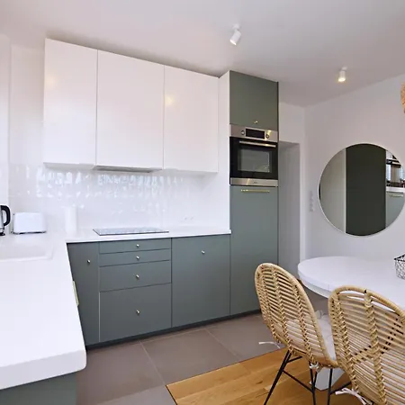 Victus Stylish Apartment In The City Center By Noclegi Renters-2